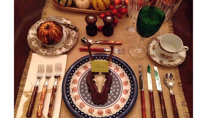 Etiquette experts suggest thoughtful host gifts for Thanksgiving