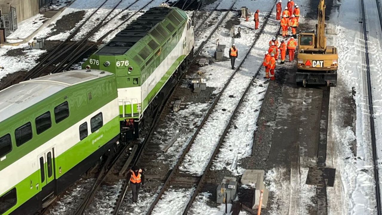 Go Transit riders can claim refund for train delays of 15 minutes or more