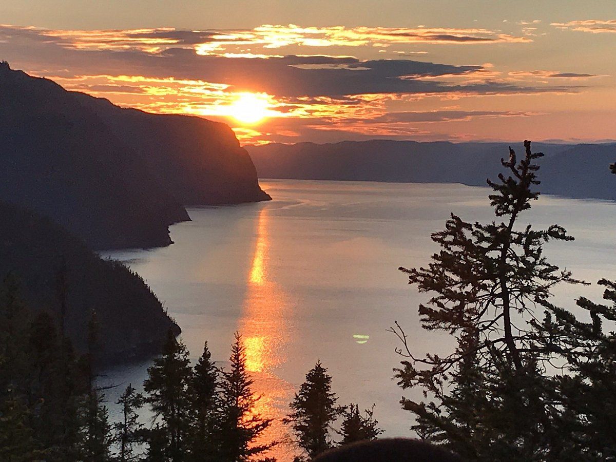 L'Anse-Saint-Jean: A Quintessential Quebec Fall Getaway Where Fjords Meet Flaming Foliage