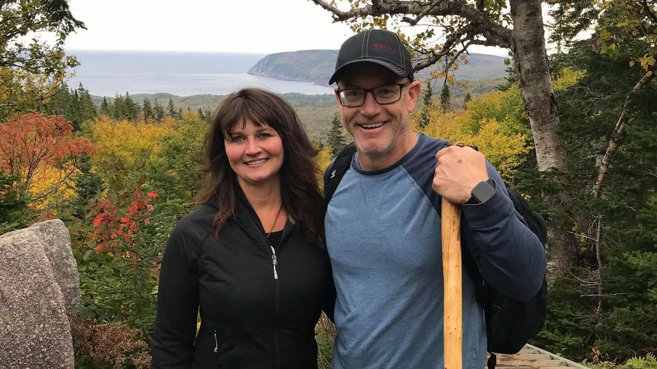 P.E.I. couple borrows $25,000 for private hip surgery in Quebec amid long wait times
