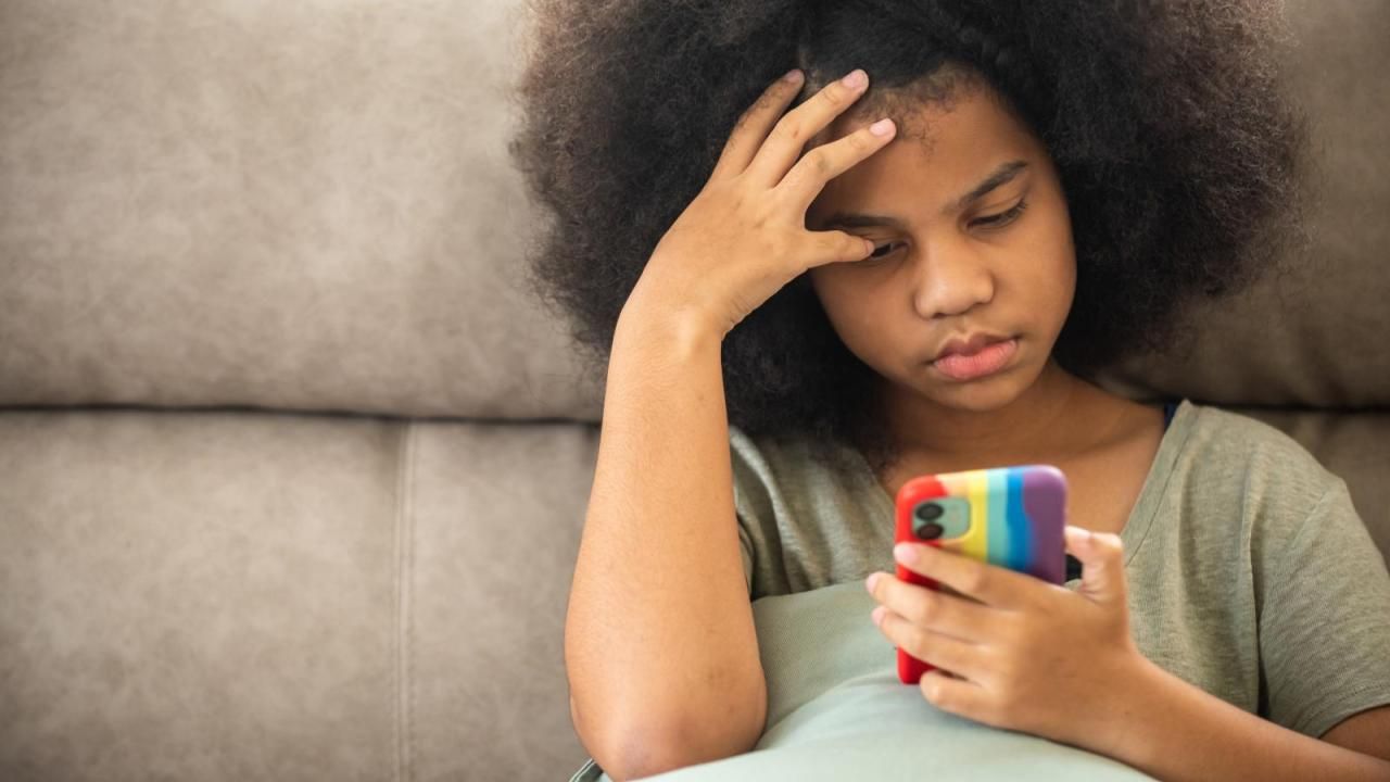 Screen addiction among youth a public health issue requiring government intervention, researchers say