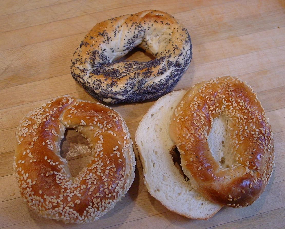 Poppy (dark) and sesame (light) seed Montreal-style bagels from R.E.A.L. Bagels. Photo by Gary Perlman, 2006-01-23.