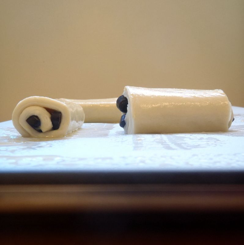 <a href="http://the-cooking-of-joy.blogspot.com/2013/01/pains-au-chocolat-chocolate-croissants.html" rel="noreferrer nofollow">the-cooking-o