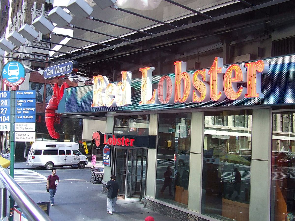 Looking south at Red Lobster, 7th Avenue & 41st