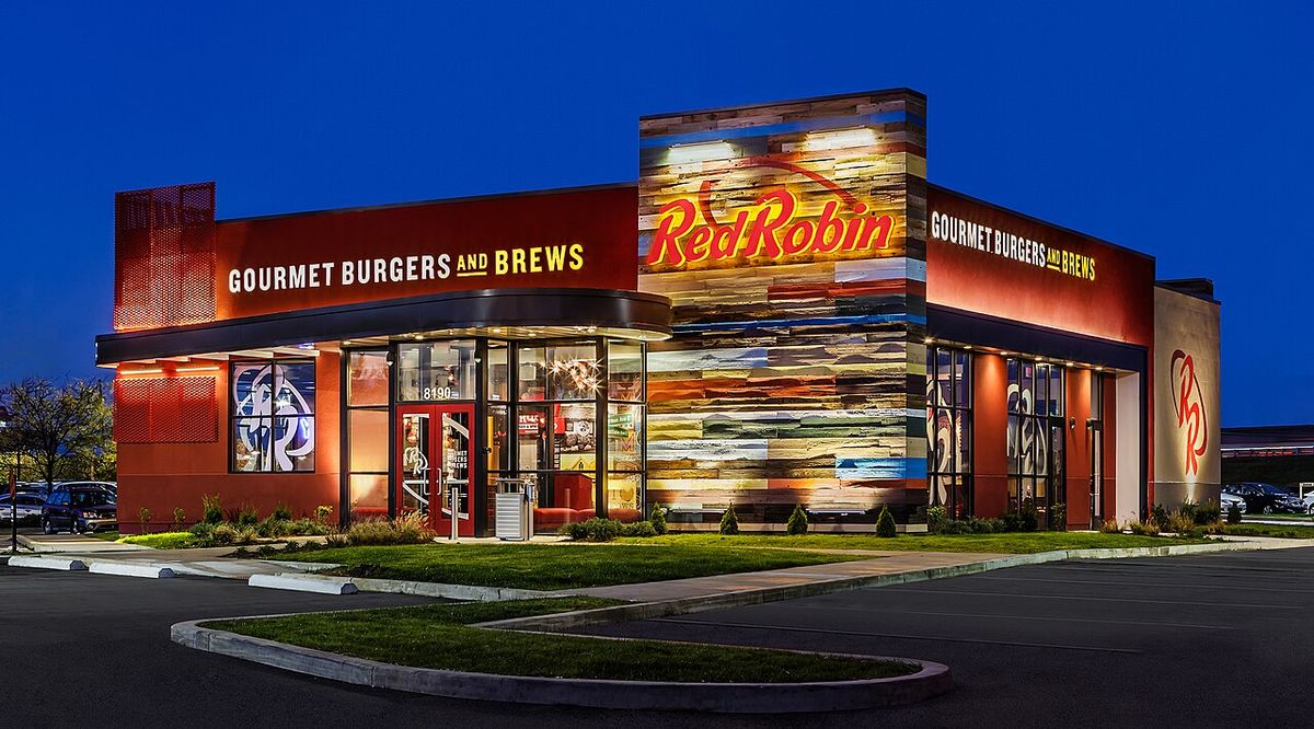 Red Robin Restaurant Exterior 2015