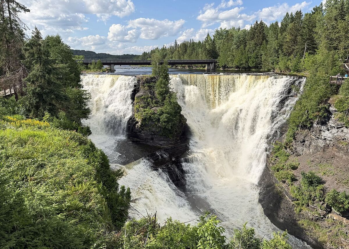 Kakabeka Falls, February 2005.