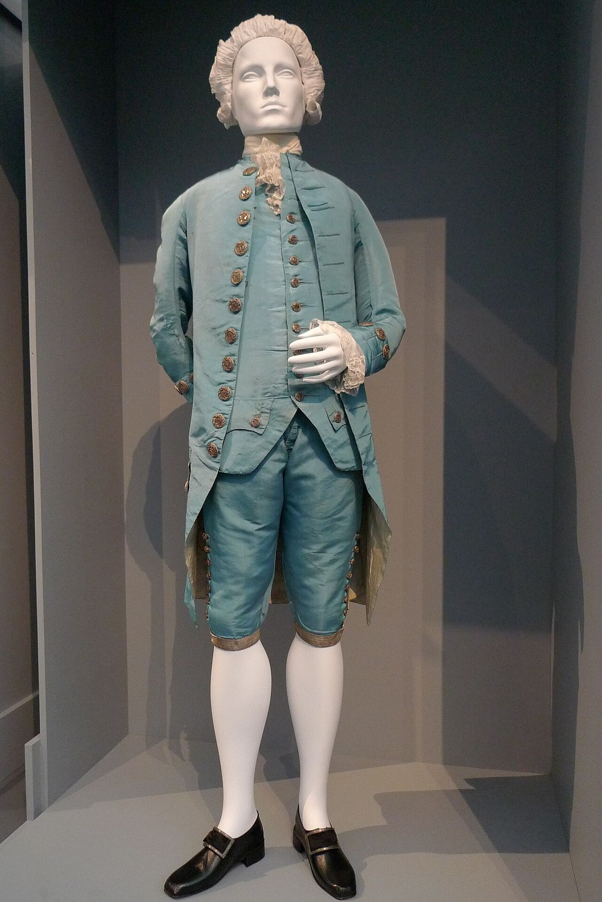 French Suit, 1765 - Fashioning Fashion - LACMA From the exhibition "Fashioning Fashion: European Dress in Detail, 1700-1915" at the Los Ange