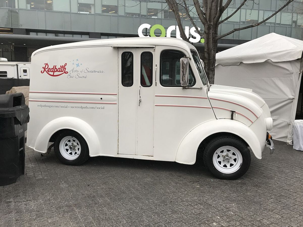 1947 Divco milk van in the service of Redpath Sugar. Ontario license plate "REDPTH".