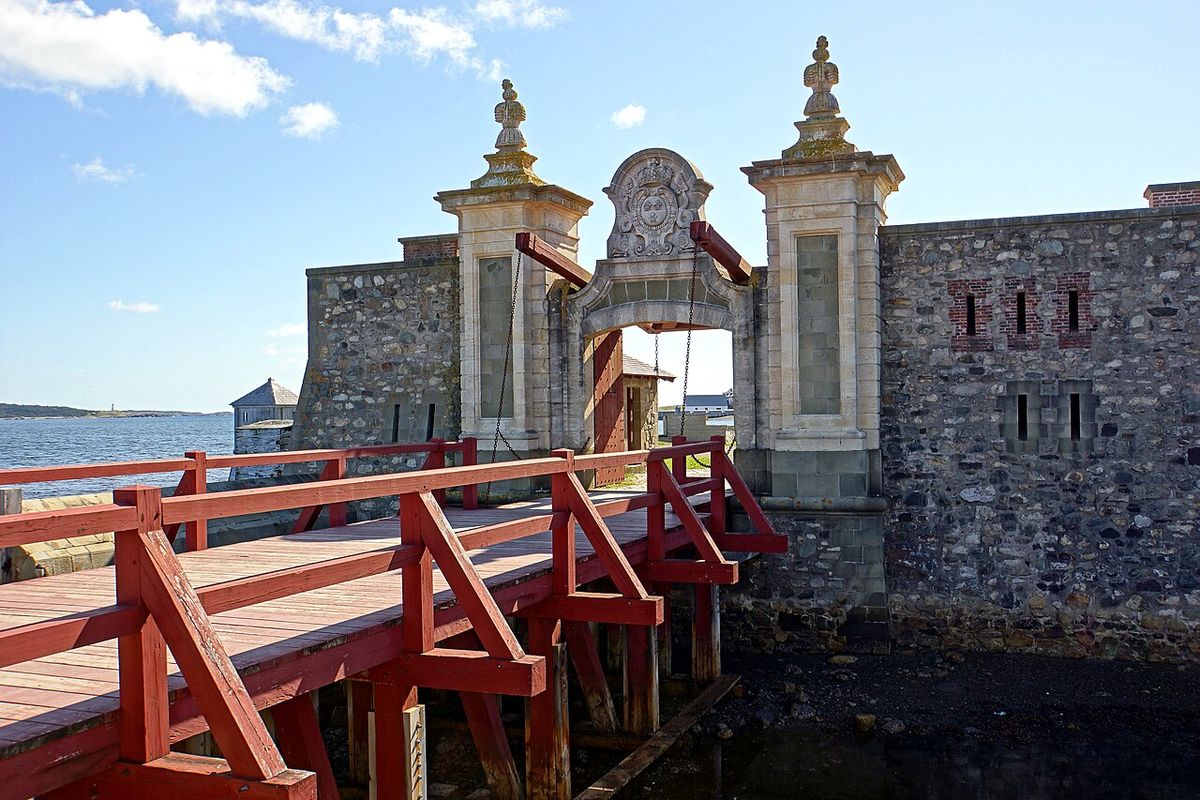 There were three land gates and a couple of wharves that allowed people to enter Louisbourg. This is the principal land gate and it was guar