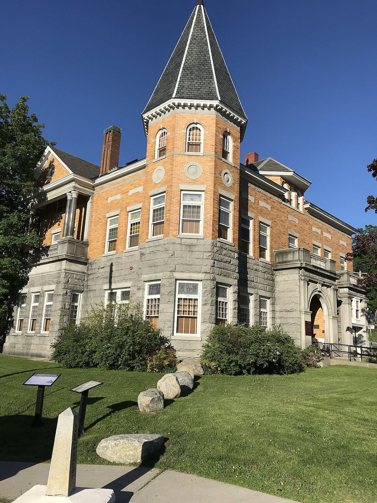 The Haskell Free Library in Derby Line Vermont straddles the US-Canada border. One of the rare monuments in the National Registry of Histori