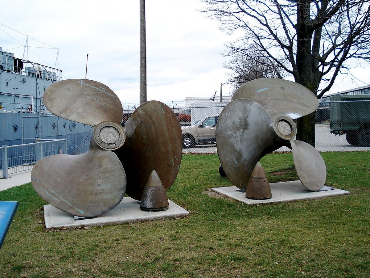Destroyer HMCS Haida moored as museum ship at Hamilton, Ontario. Photo taken on December 2, 2006. Source: Photo by me, User:Balcer.