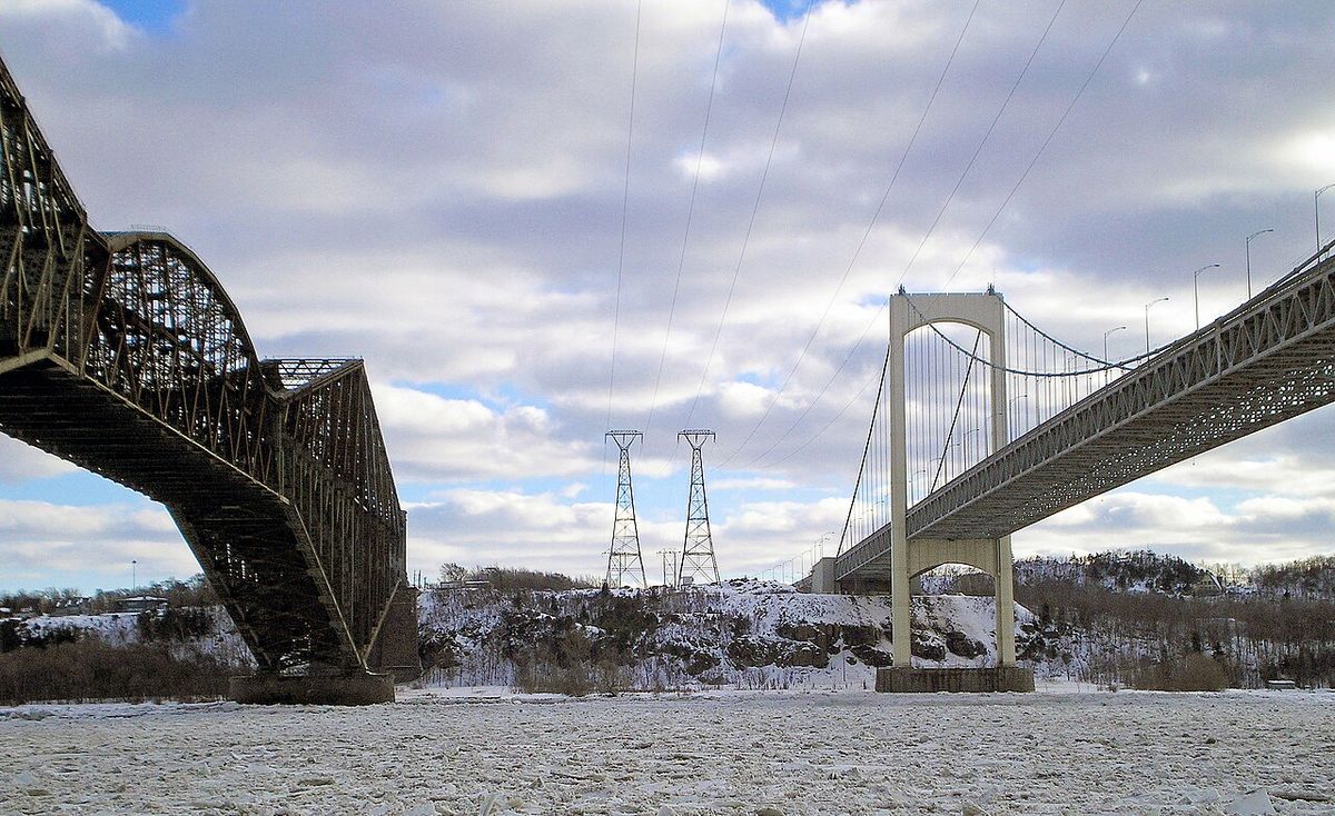Quebec and Pierre-Laporte Bridges, seen from the North end in winter.